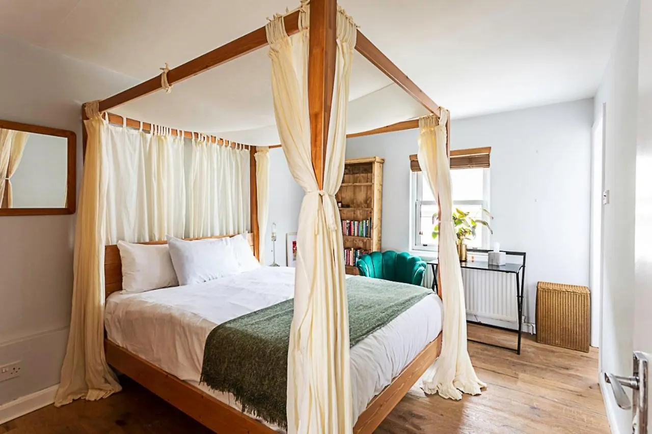 Quirky Spacious House In The Heart Of Hackney London Holiday home