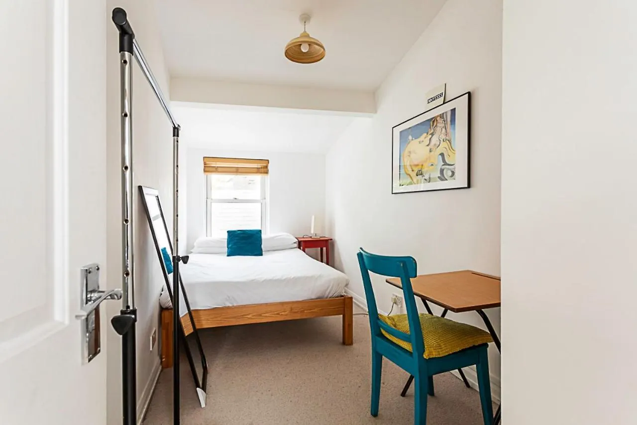 Quirky Spacious House In The Heart Of Hackney London Holiday home