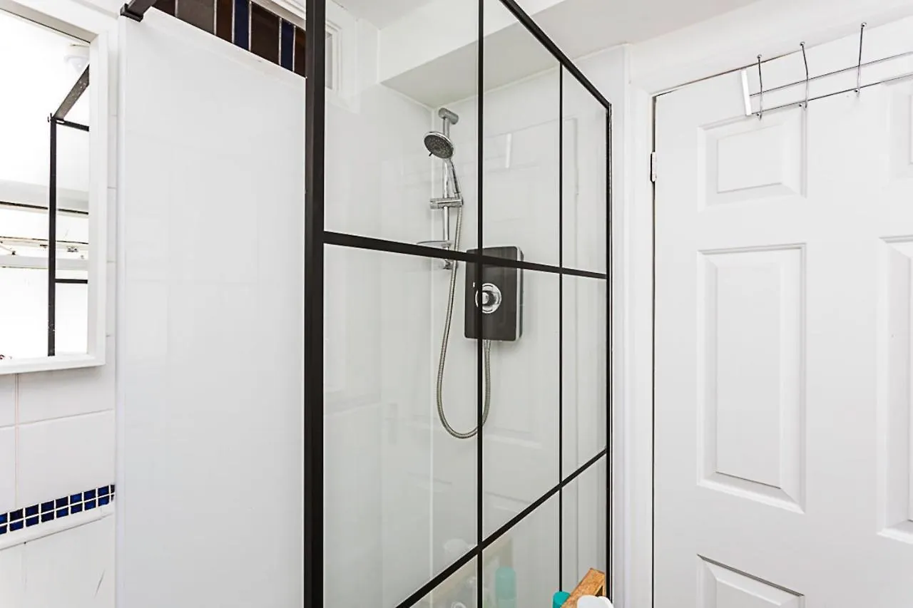 Quirky Spacious House In The Heart Of Hackney London