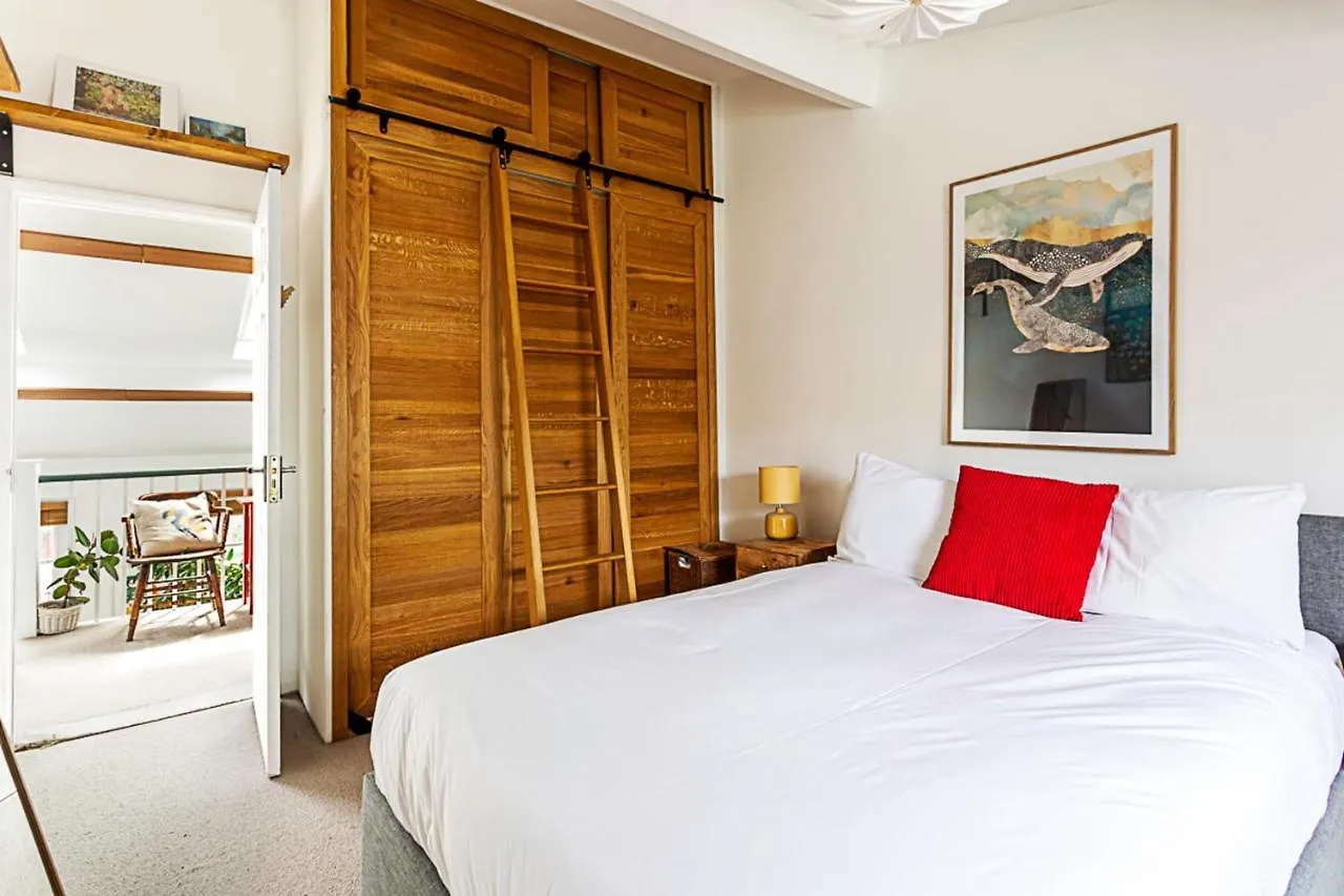 Quirky Spacious House In The Heart Of Hackney contacts