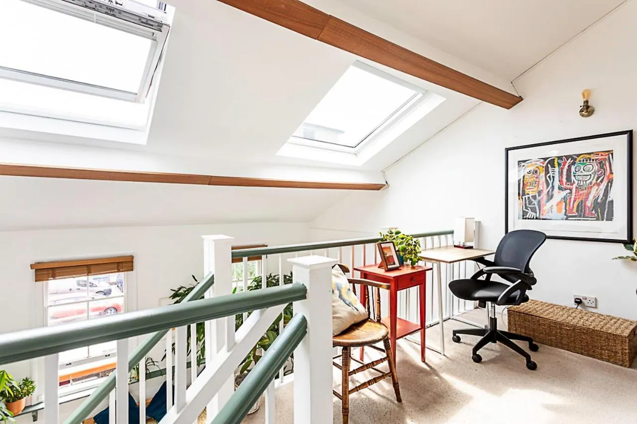 Quirky Spacious House In The Heart Of Hackney London 0*,