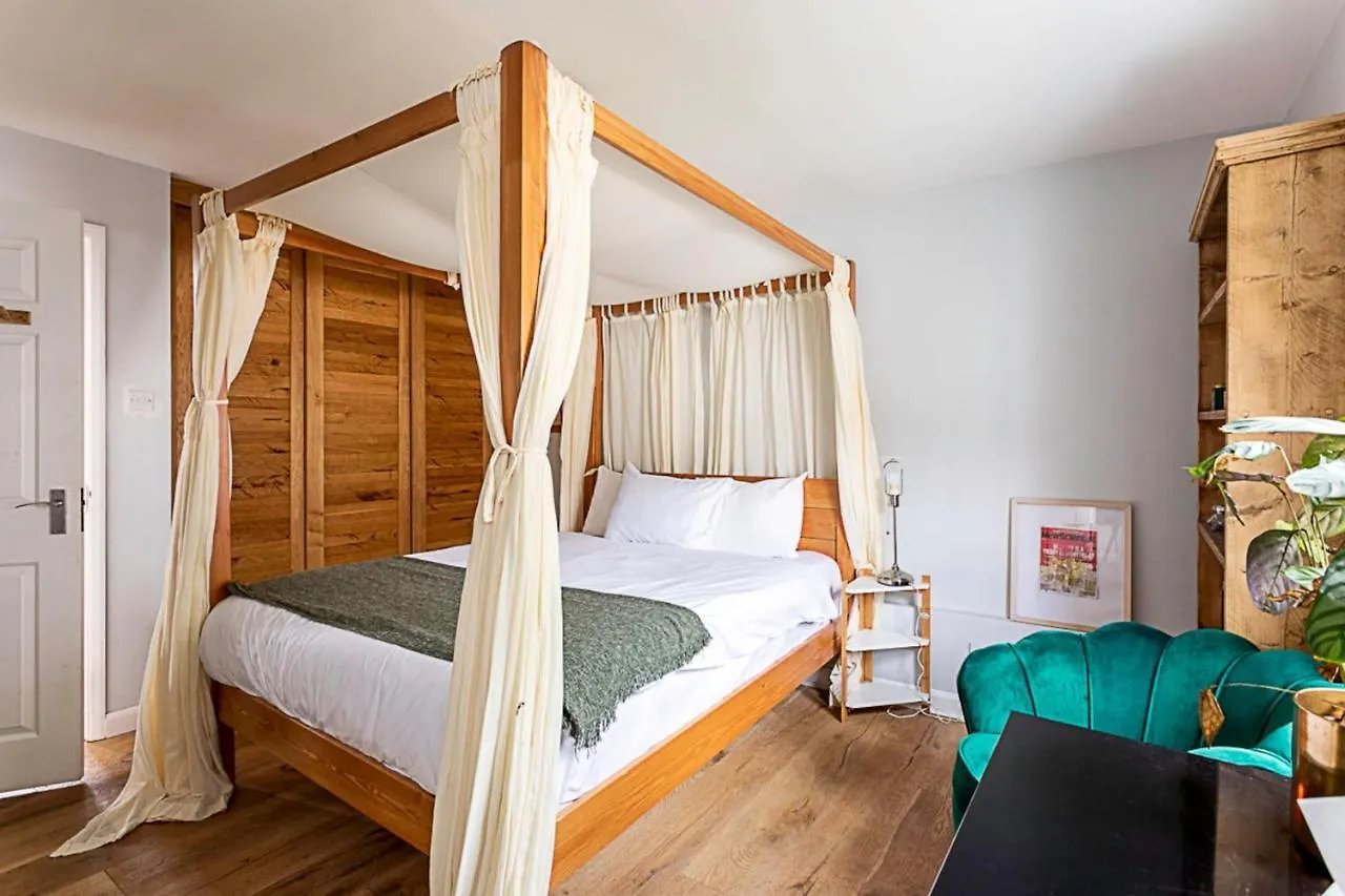 Quirky Spacious House In The Heart Of Hackney London