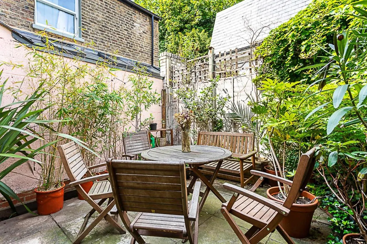 Quirky Spacious House In The Heart Of Hackney London 0*,  United Kingdom